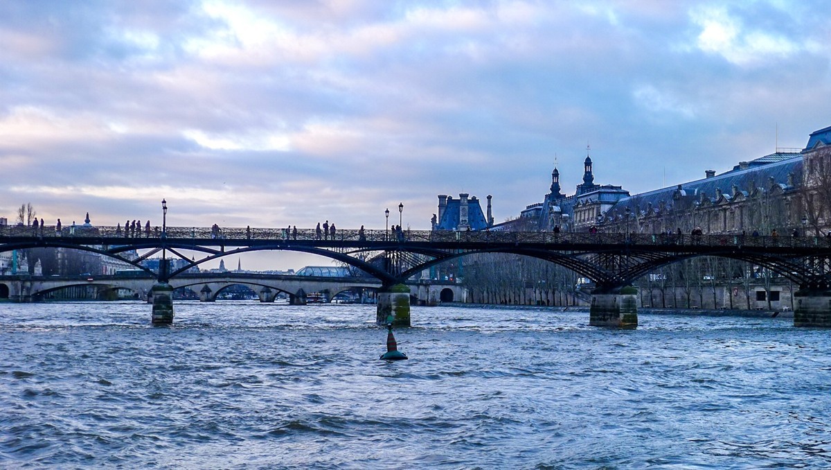 携巴黎塞纳河拜望牡丹江师友祝春日安好