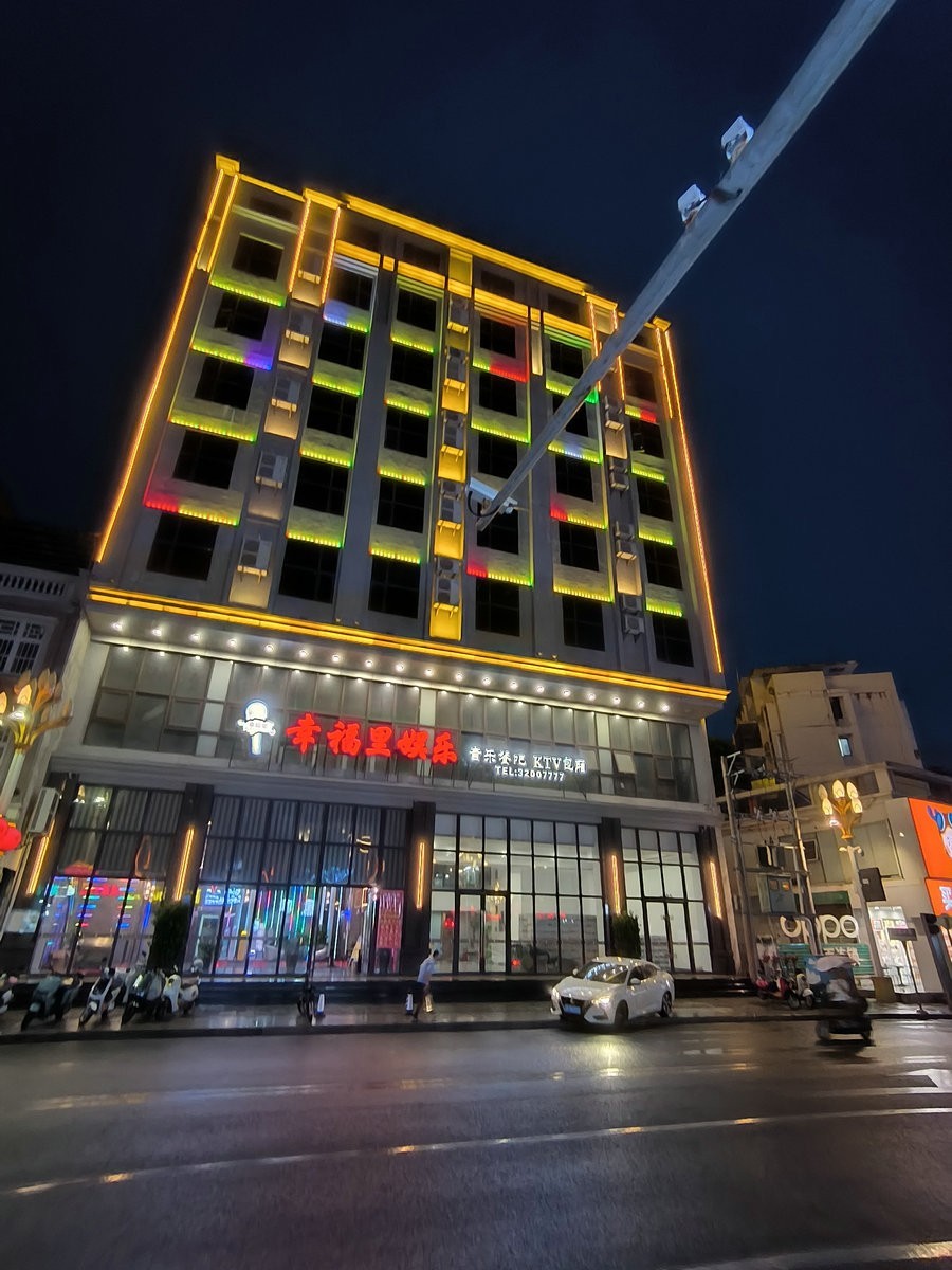 2024夏 海南环岛行（156）夜晚的临高县城