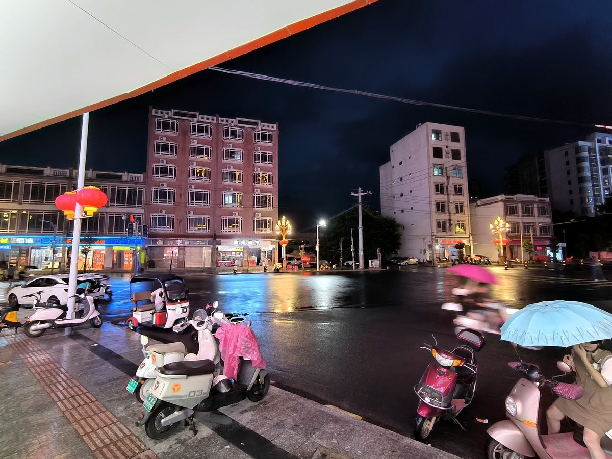 2024夏 海南环岛行（156）夜晚的临高县城