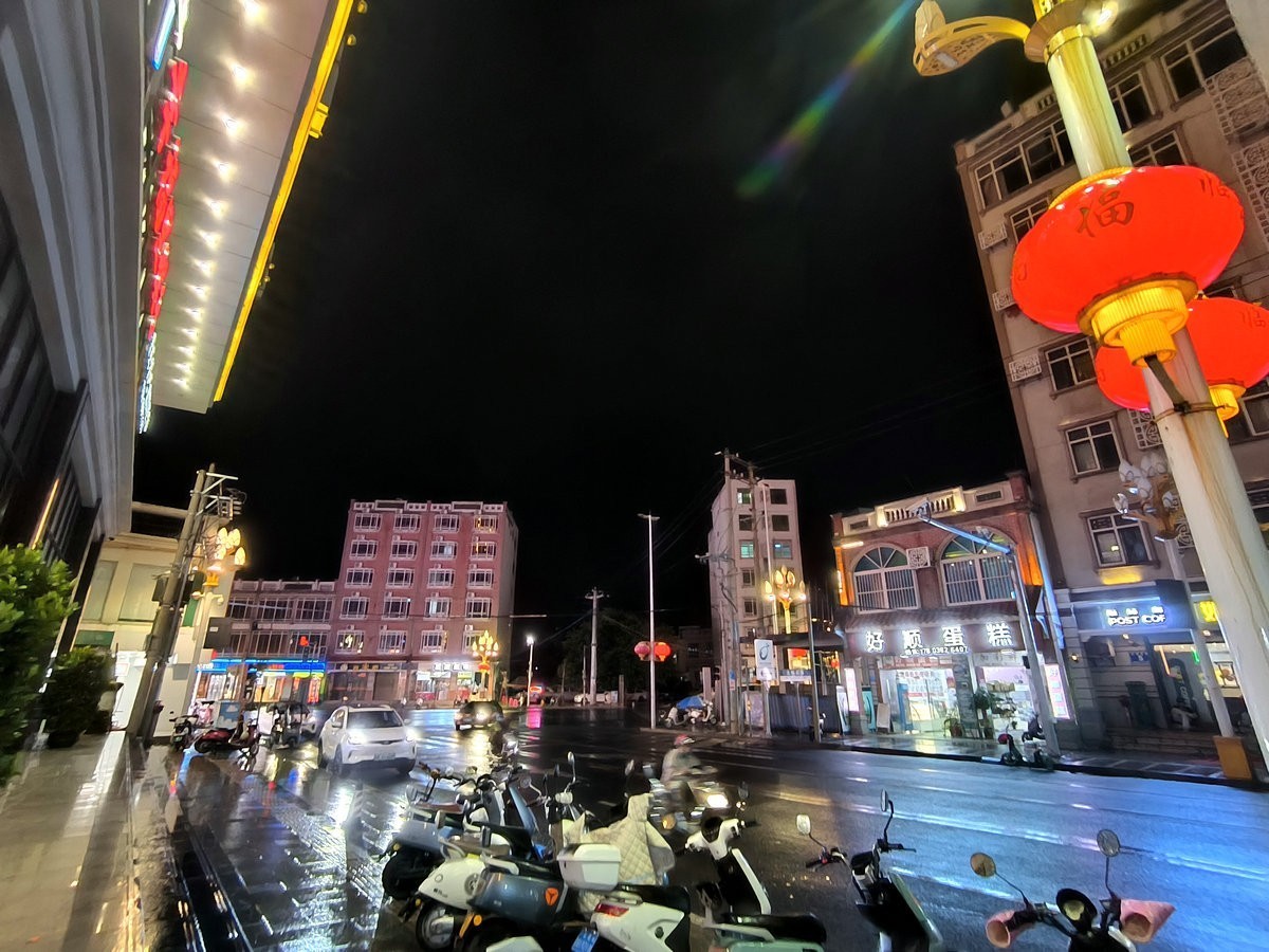 2024夏 海南环岛行（156）夜晚的临高县城