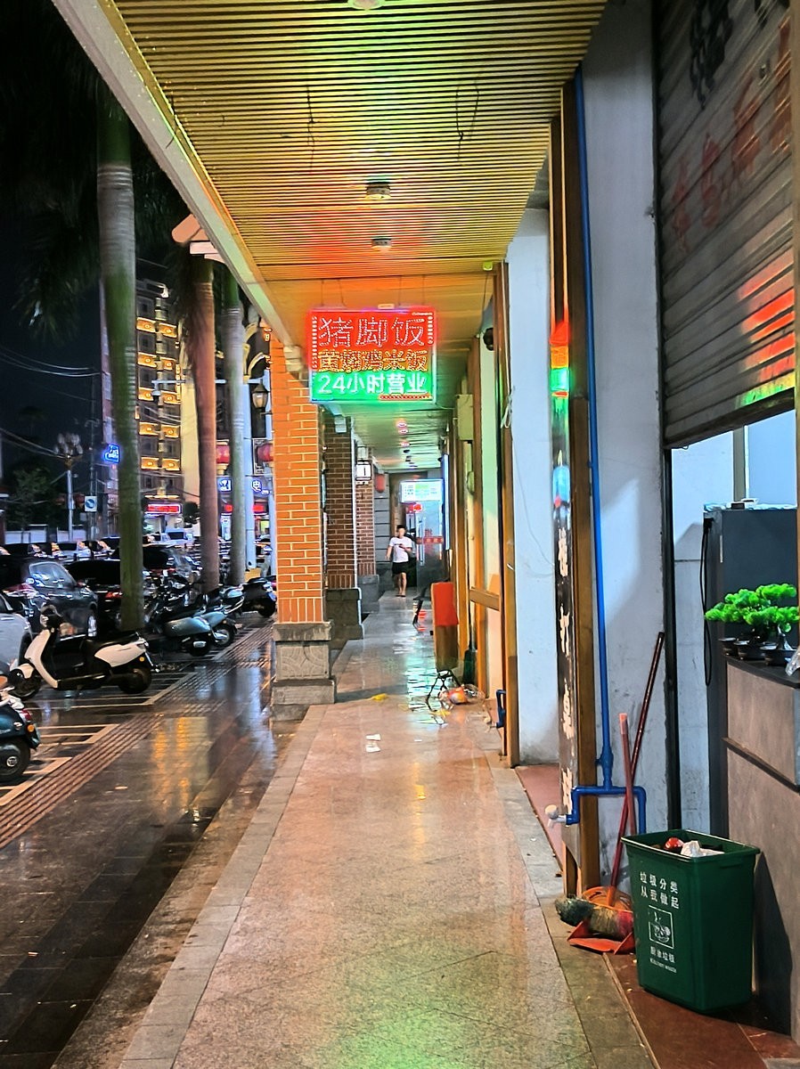 2024夏 海南环岛行（156）夜晚的临高县城