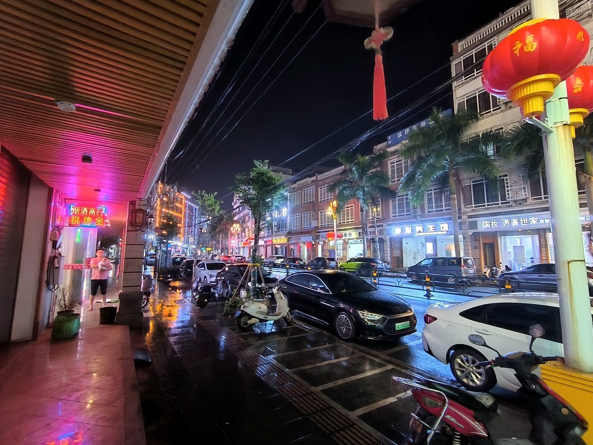 2024夏 海南环岛行（156）夜晚的临高县城