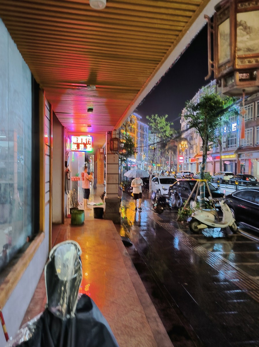 2024夏 海南环岛行（156）夜晚的临高县城