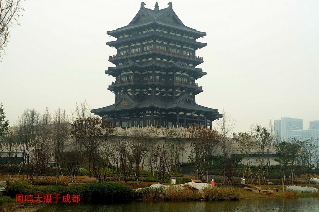 成都世大运主会场飞碟二、    周鸣天