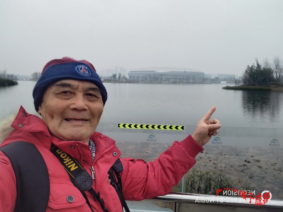 成都世大运主会场飞碟二、    周鸣天