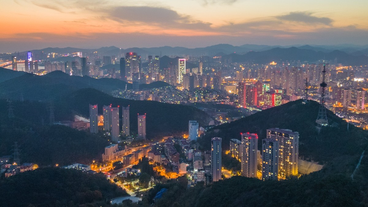 鸟瞰大连，万家灯火------