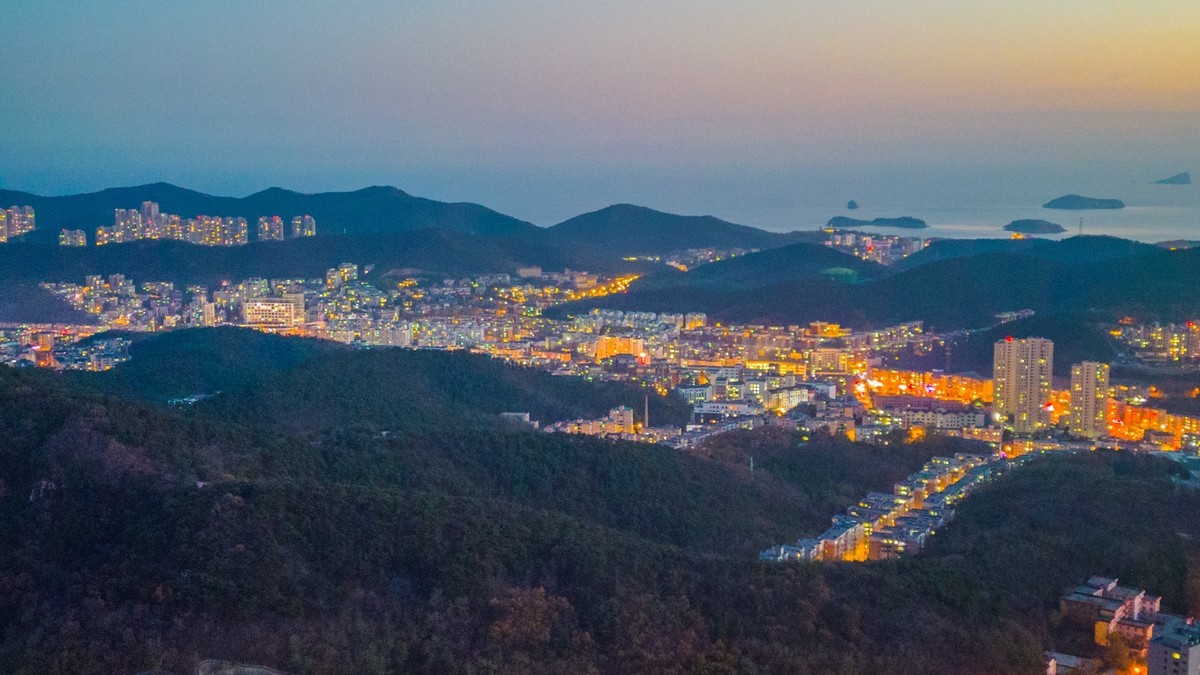 鸟瞰大连，万家灯火------