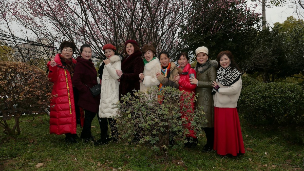 环境人像---江边小树林中的美女！