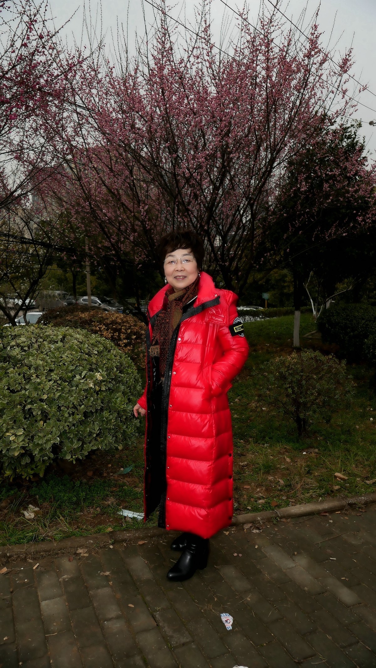 环境人像---江边小树林中的美女！