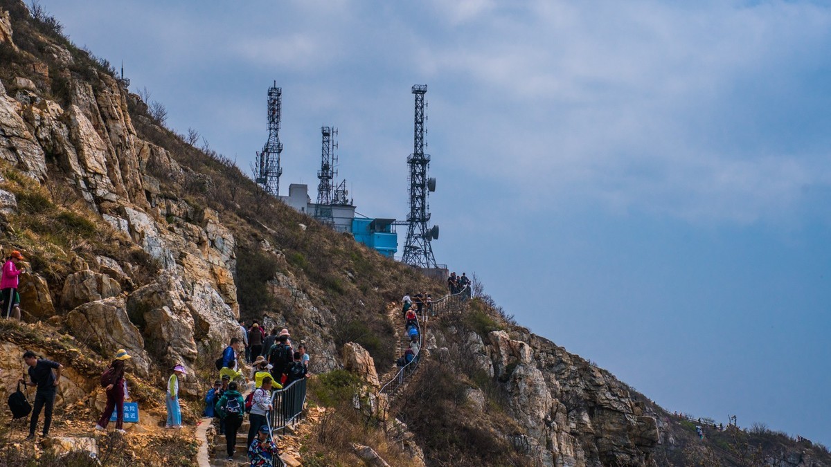 大 黑 山 上 杜 鹃 红 （ 六 ）