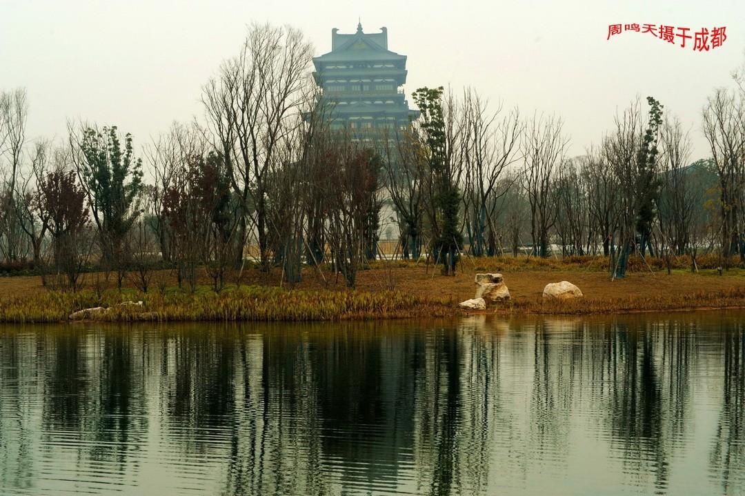 成都世大运主会场飞碟二、    周鸣天