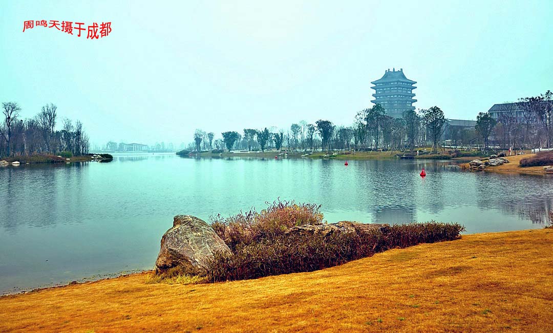 成都世大运主会场飞碟二、    周鸣天