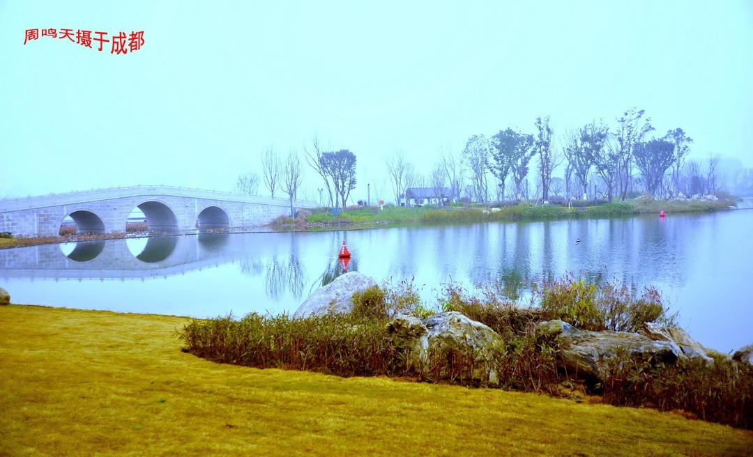 成都世大运主会场飞碟二、    周鸣天