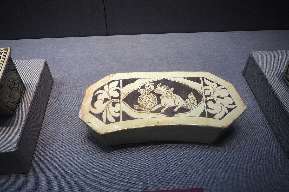 《高枕无忧—中国历代枕文物特展》