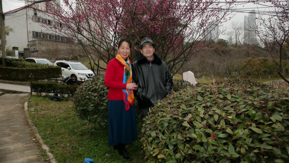 环境人像---江边小树林中的美女！