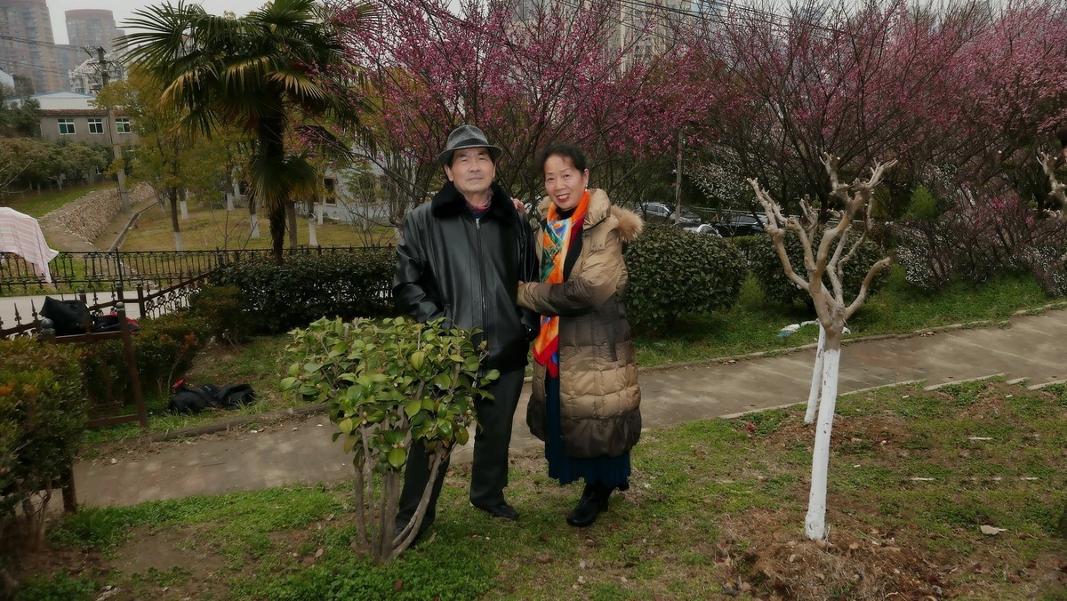 环境人像---江边小树林中的美女！