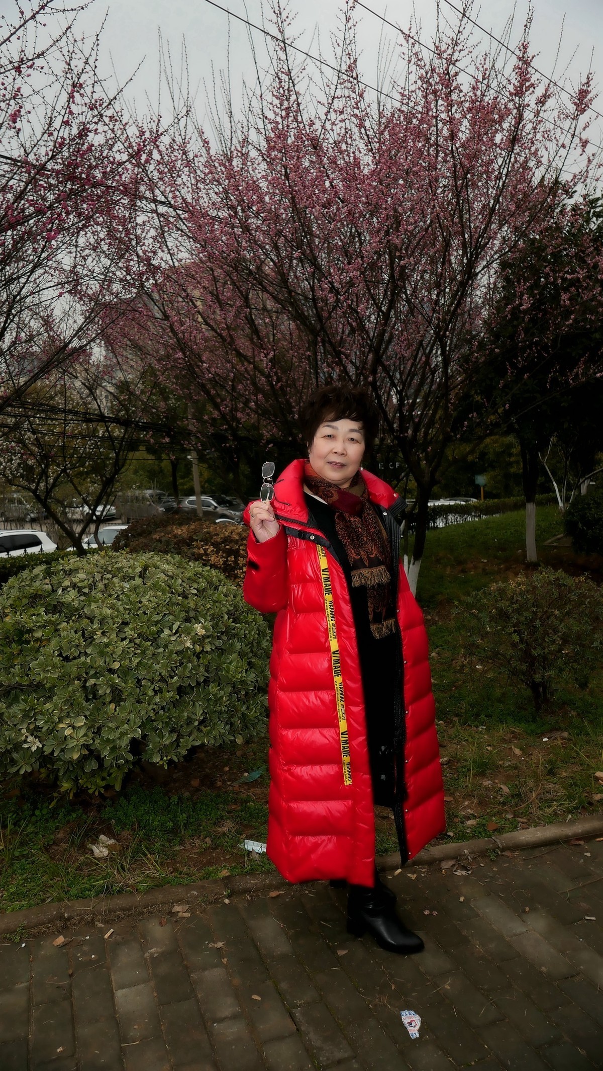 环境人像---江边小树林中的美女！