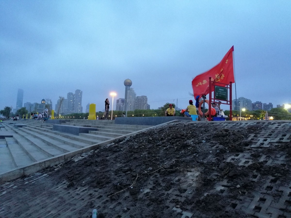 江滩亲水步道——武汉随笔