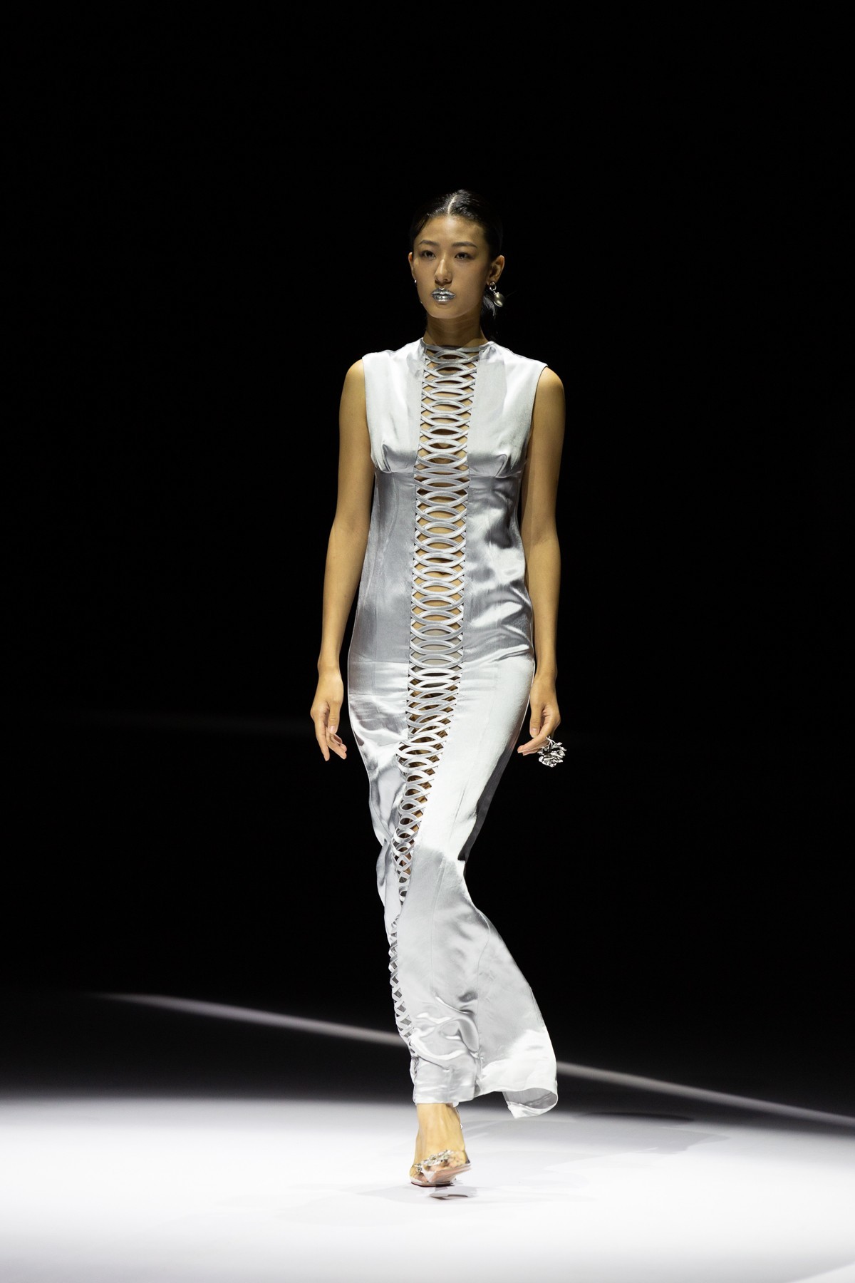 这场T台的灯光吵蛋了，居然是僵尸色彩，艺术吗