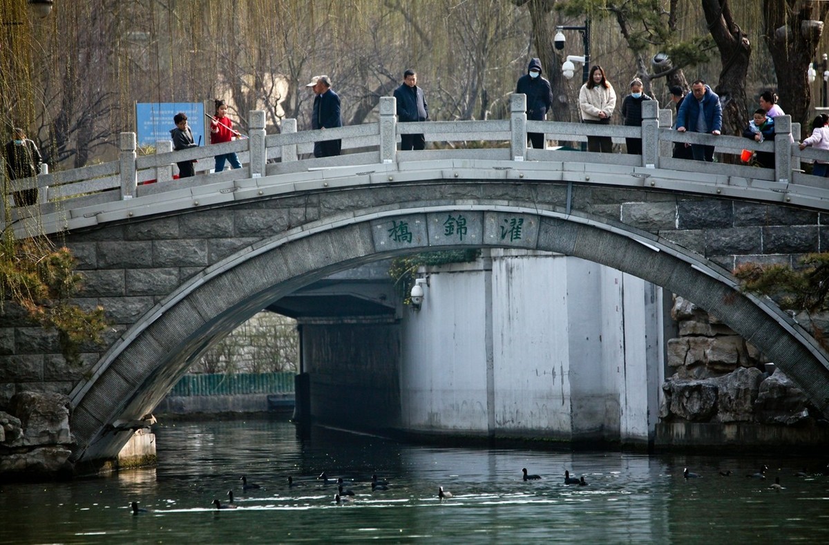 早春二月——明湖速写