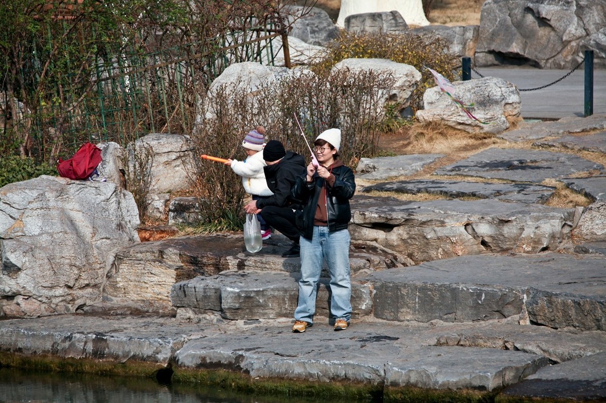 早春二月——明湖速写