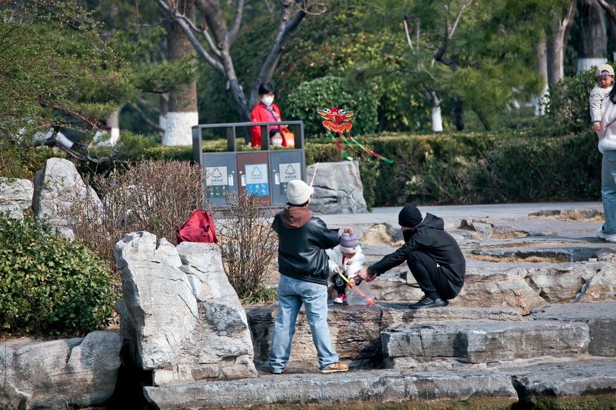 早春二月——明湖速写