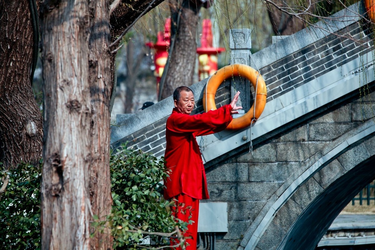 早春二月——明湖速写