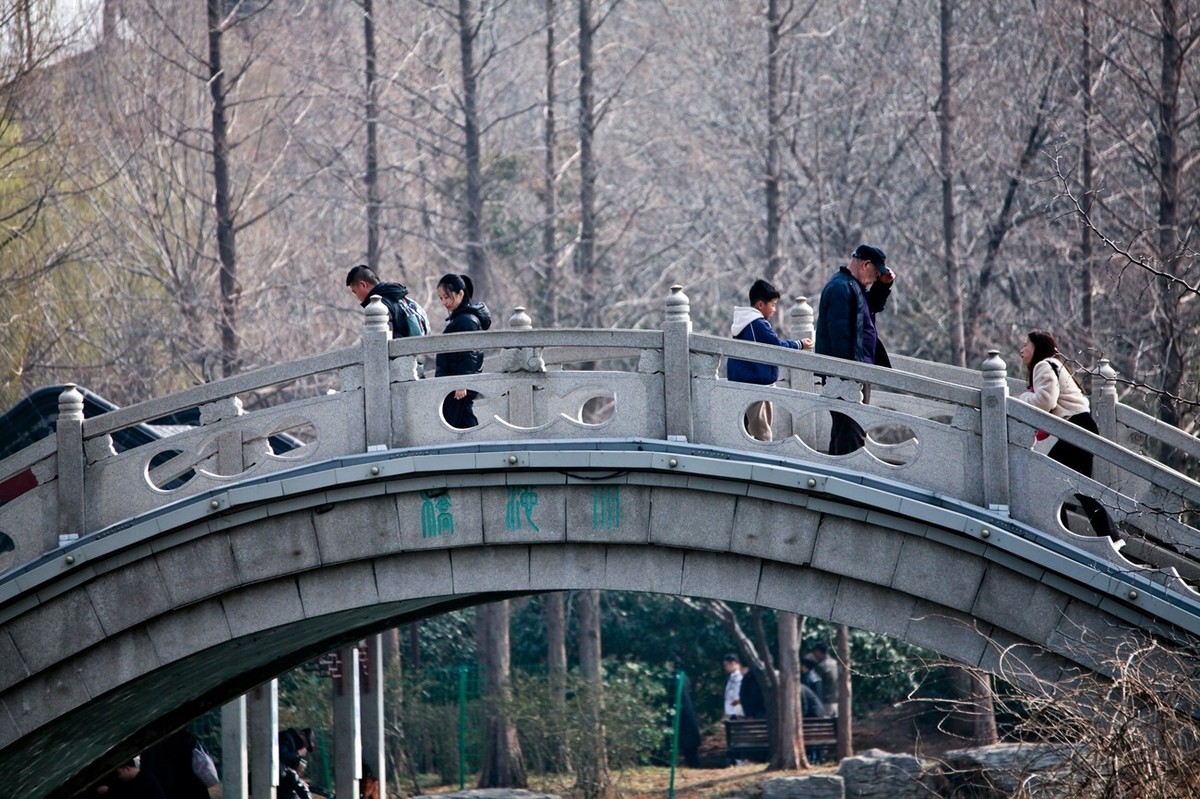 早春二月——明湖速写