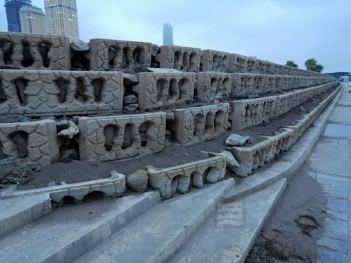 江滩亲水步道——武汉随笔