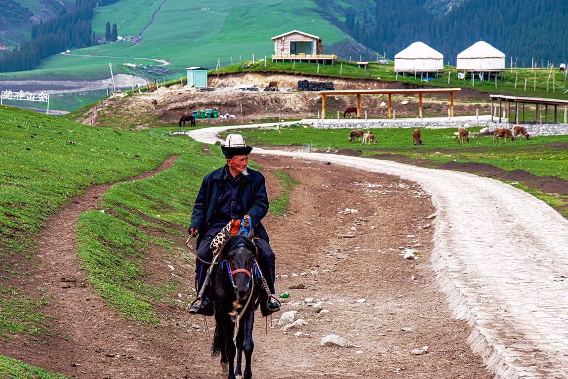 新疆行游--琼库什台返回特克斯县途中【1】