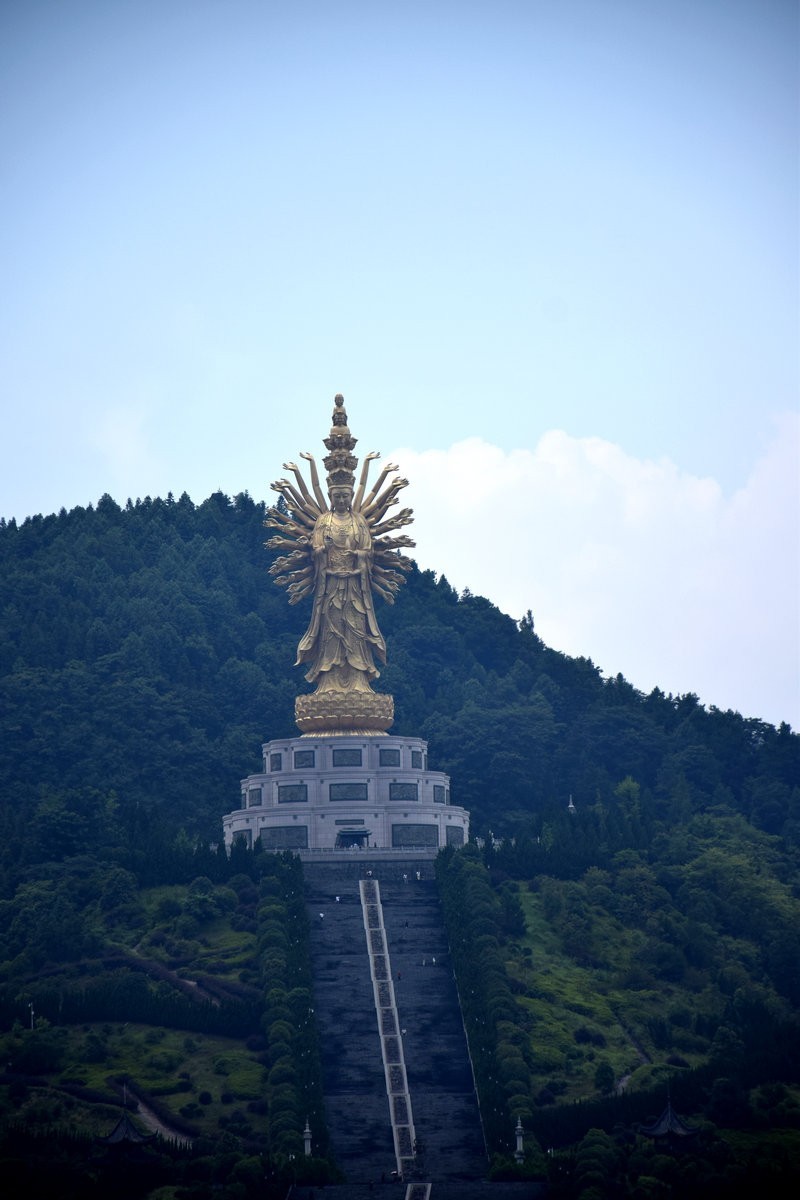 漫步星城 走街串巷（369）世界上最大的千手观音