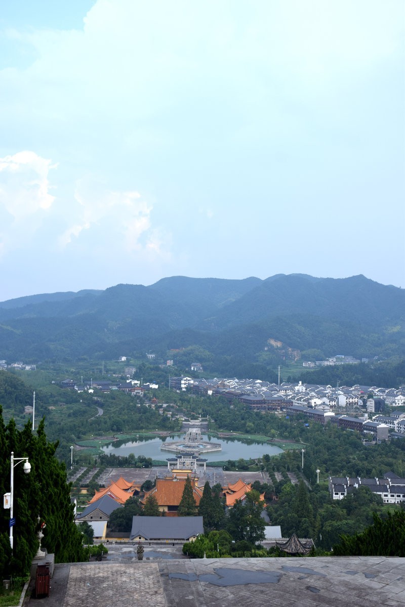 漫步星城 走街串巷（369）世界上最大的千手观音