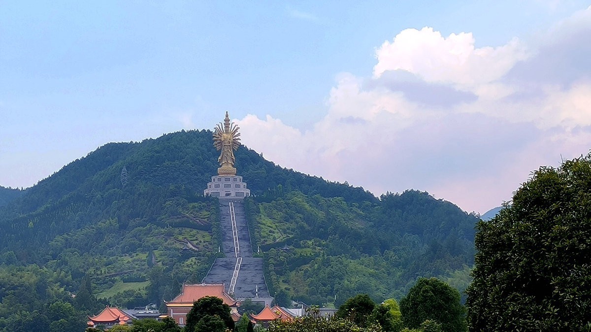 漫步星城 走街串巷（369）世界上最大的千手观音