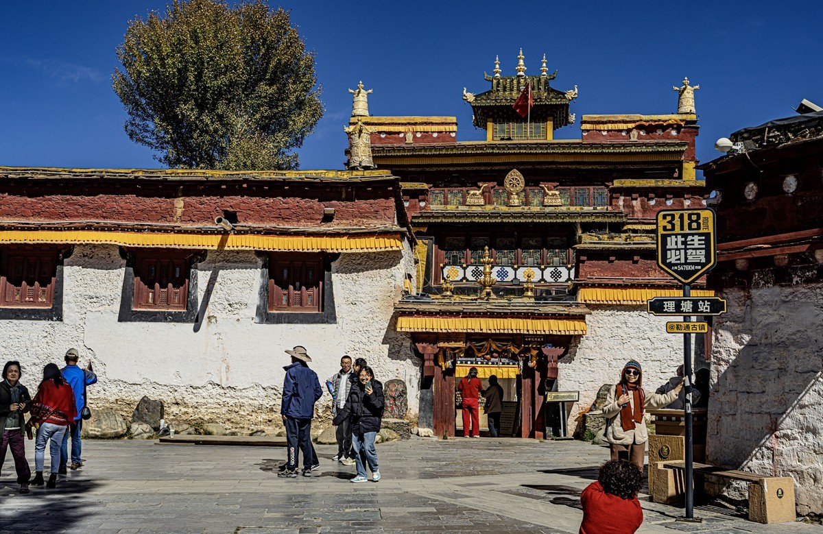 行走在318国道【26】天空之城【理塘--勒通古镇】