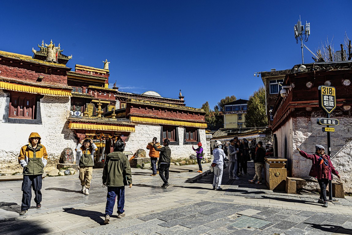 行走在318国道【26】天空之城【理塘--勒通古镇】