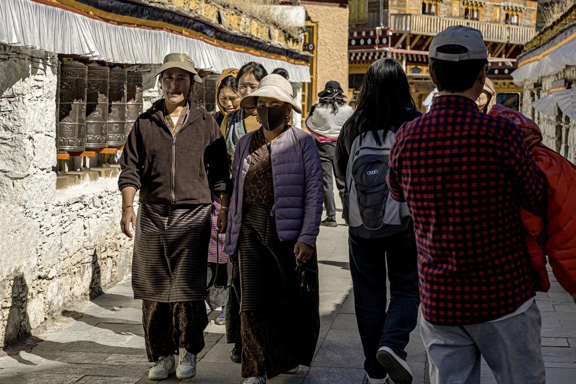 行走在318国道【26】天空之城【理塘--勒通古镇】