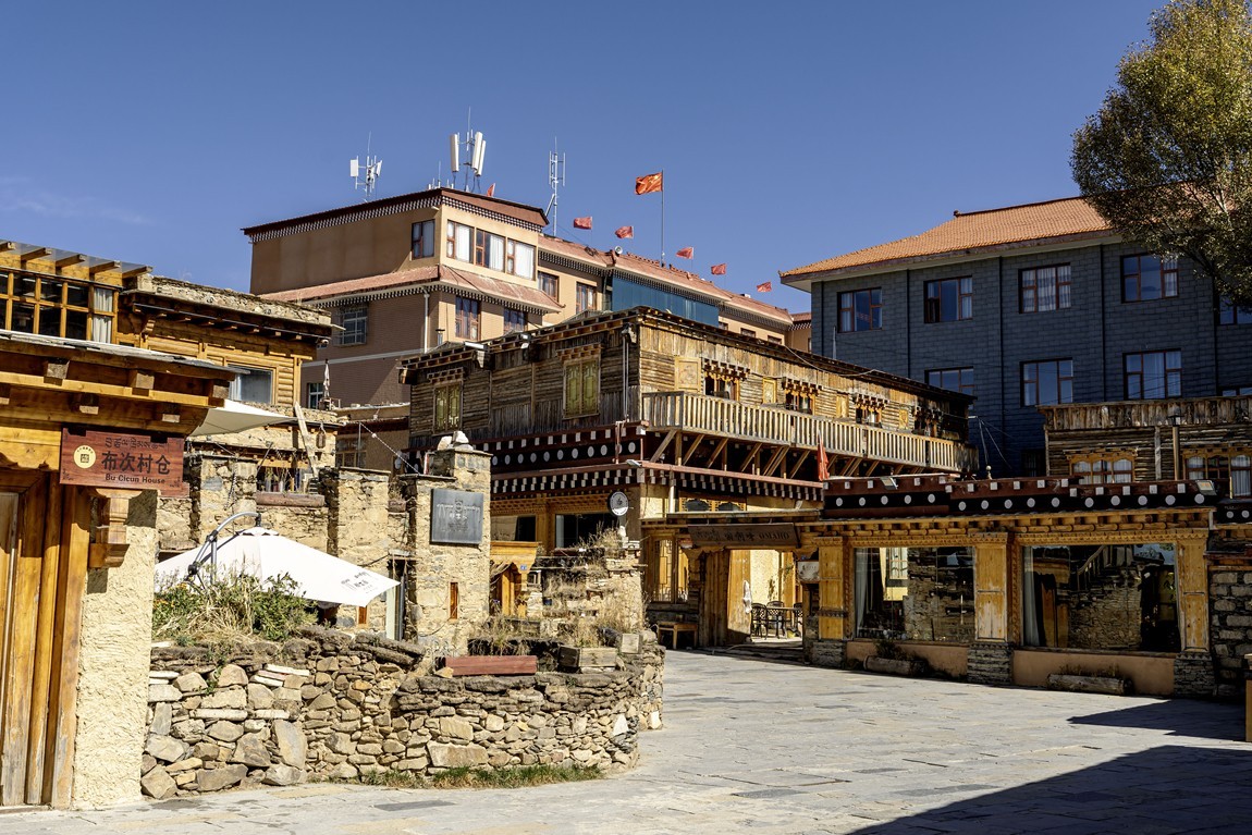 行走在318国道【26】天空之城【理塘--勒通古镇】