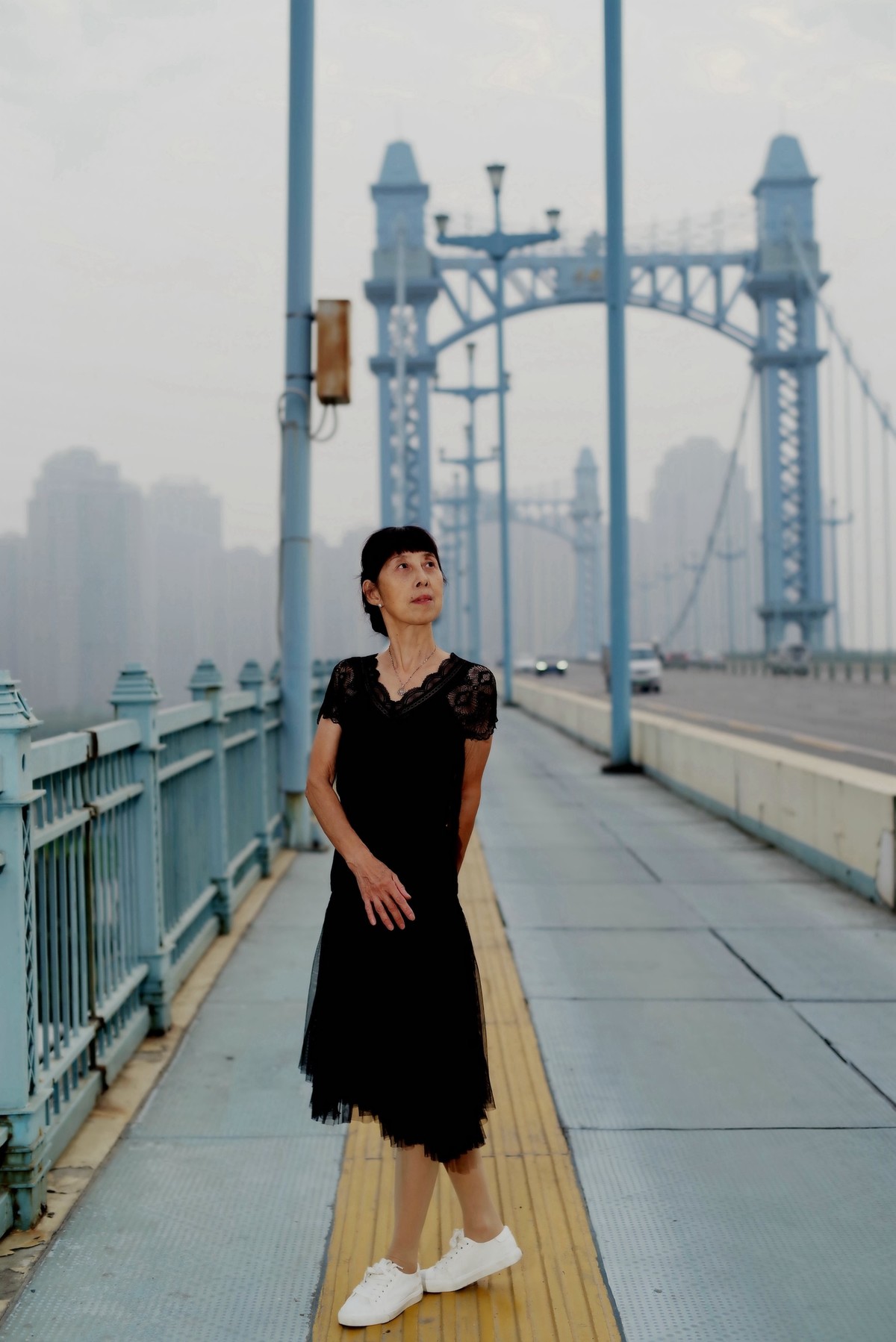 环境人像---蓝色的古田桥！