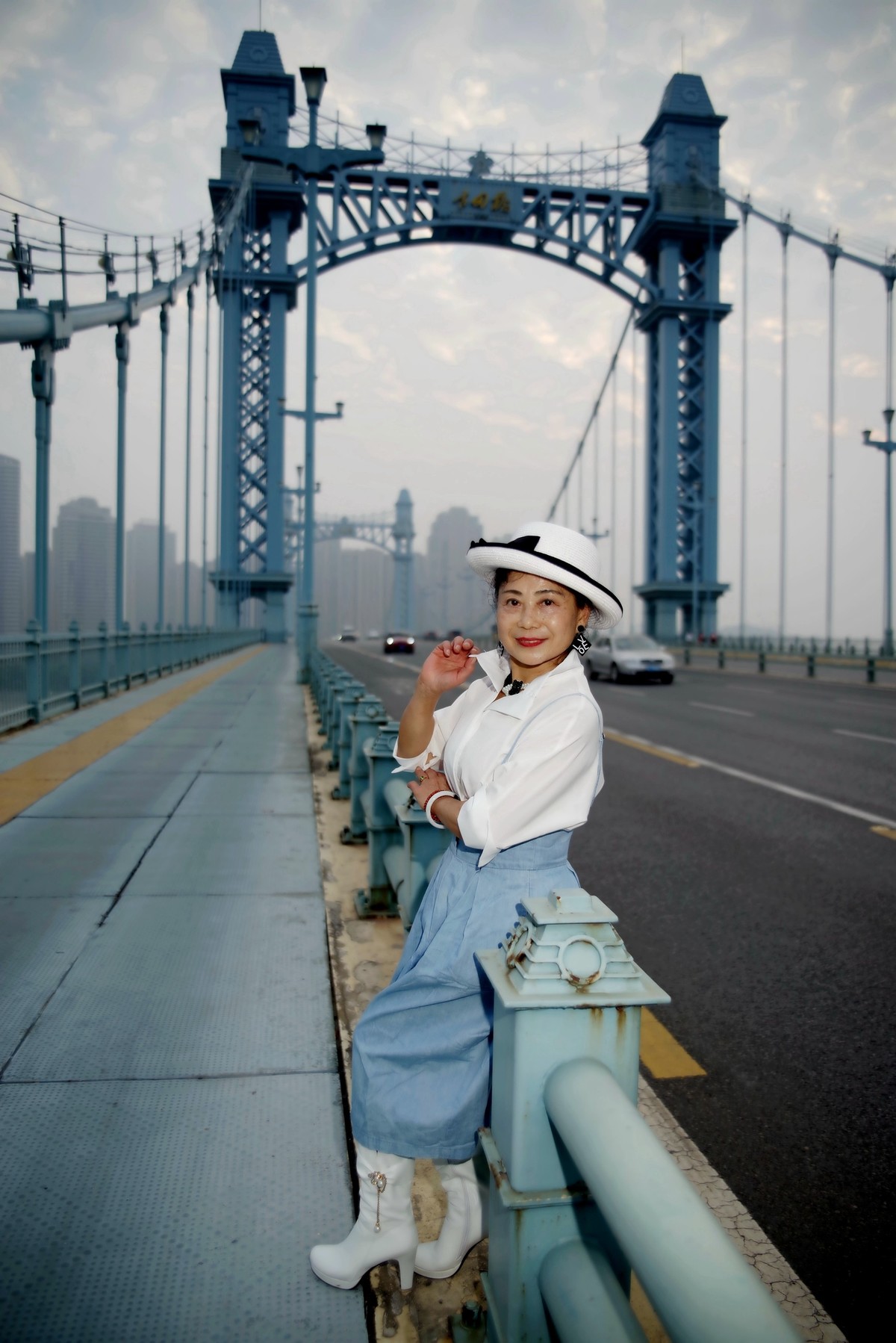 环境人像---蓝色的古田桥！