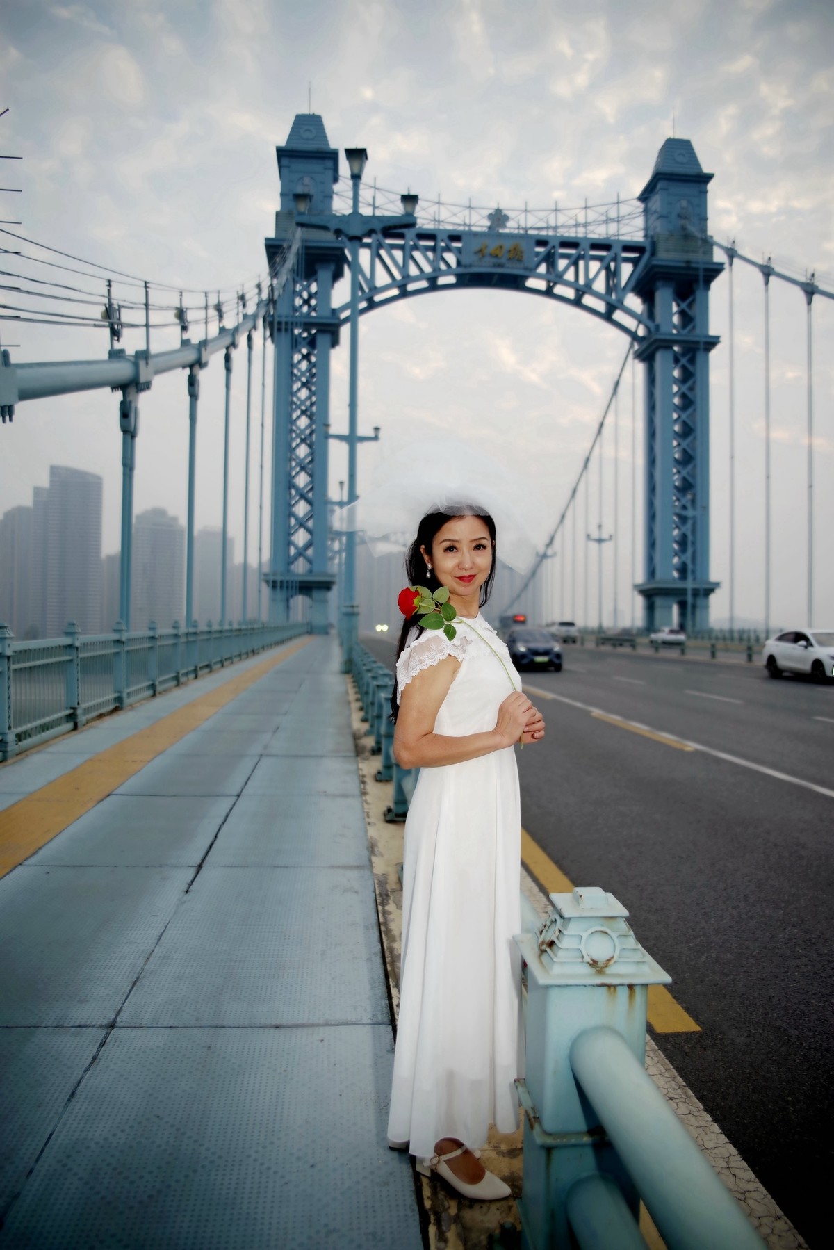 环境人像---蓝色的古田桥！