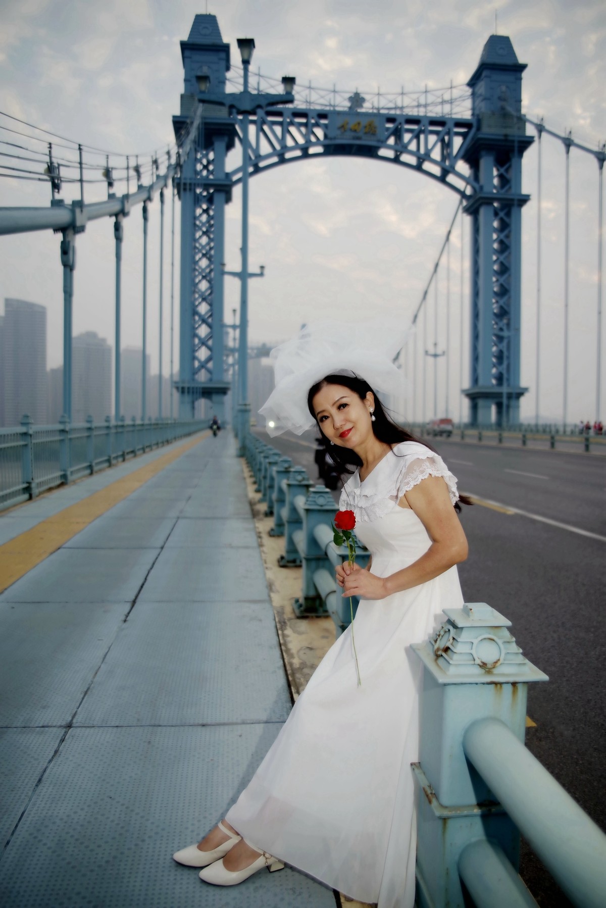 环境人像---蓝色的古田桥！