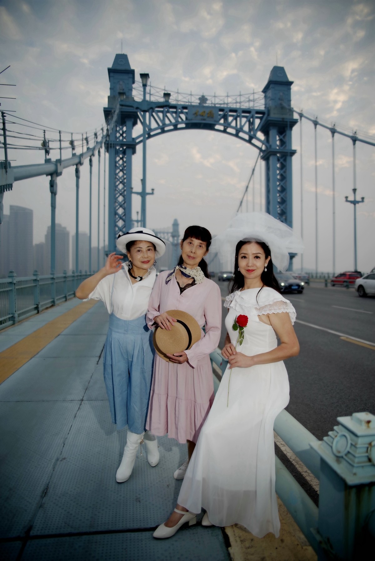 环境人像---蓝色的古田桥！