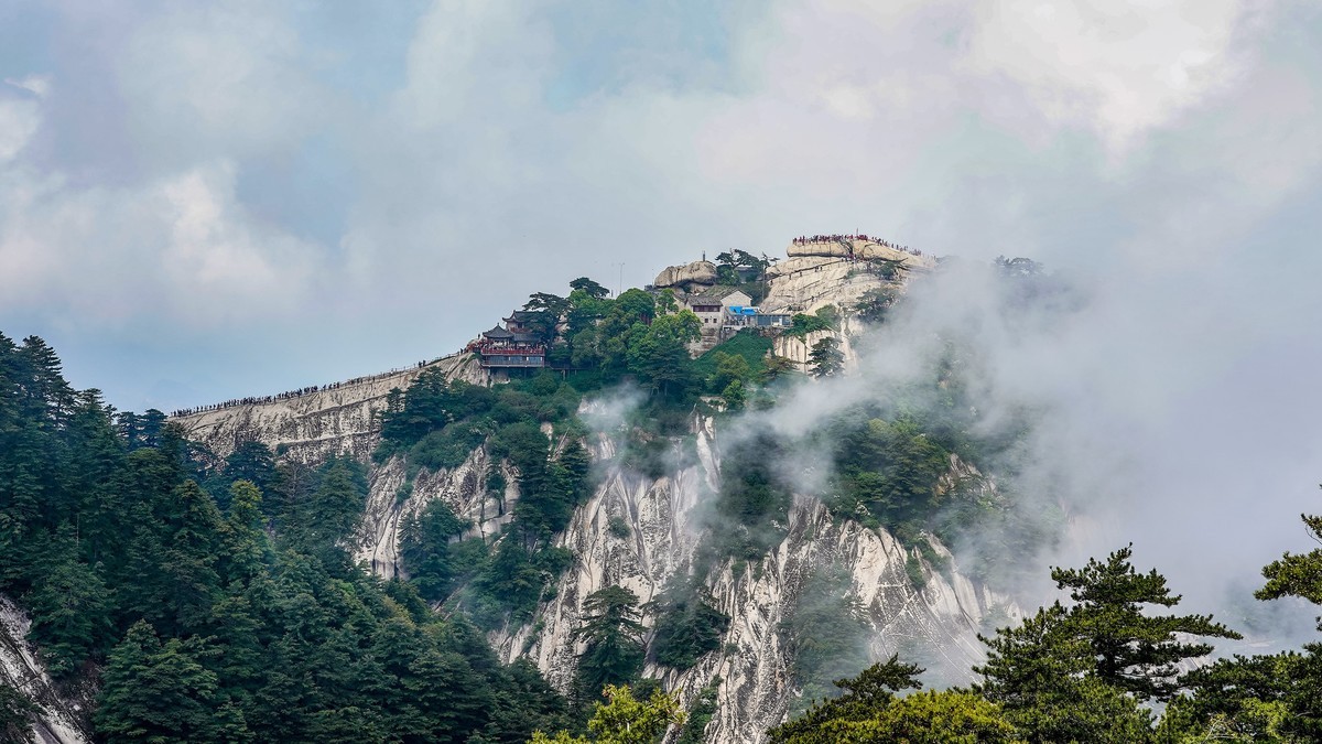 奇峰异石路艰险