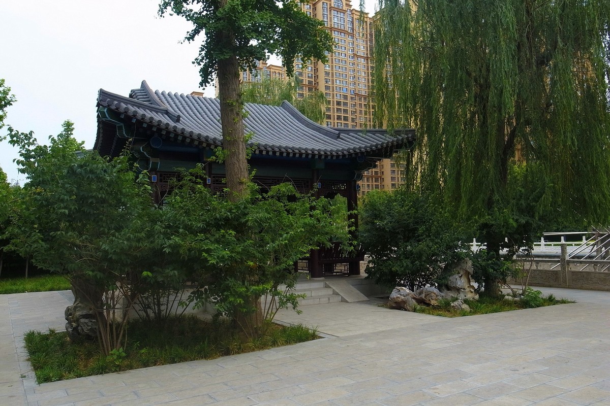 初夏·民心河畔