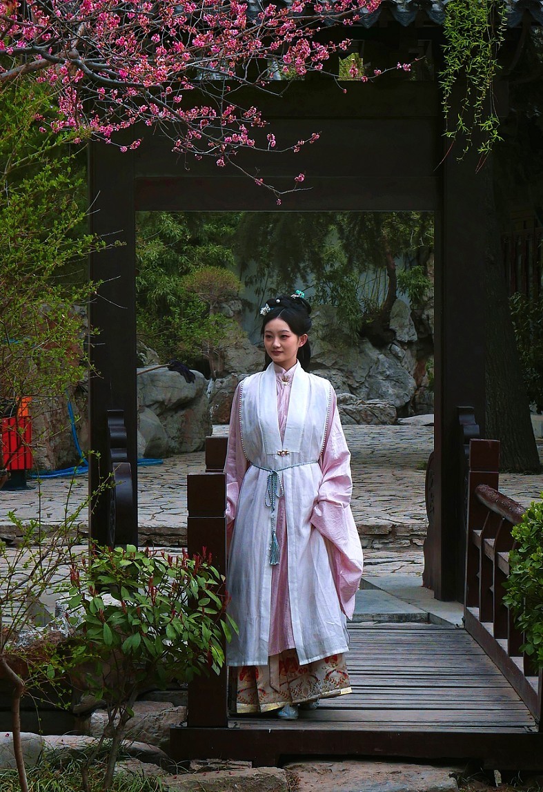 祝贺——花样年华任——60D星空(中国)版主，希望尽快走马上任把60D带的更红火昌盛活跃