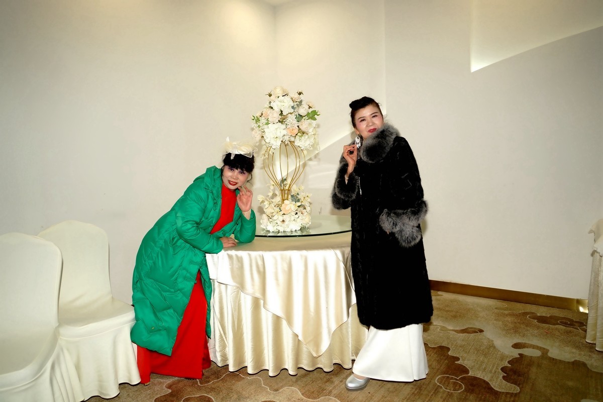 2024武汉寻梦艺术团年会上的美女！