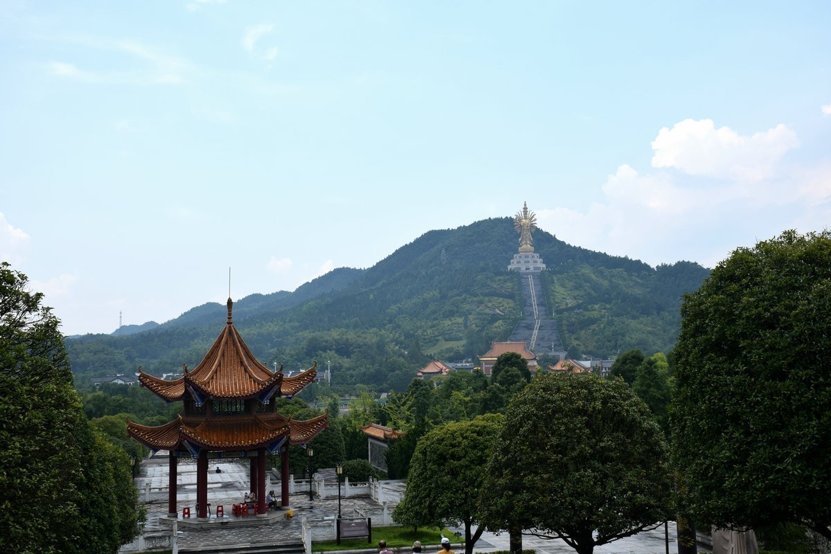 漫步星城 走街串巷（369）世界上最大的千手观音