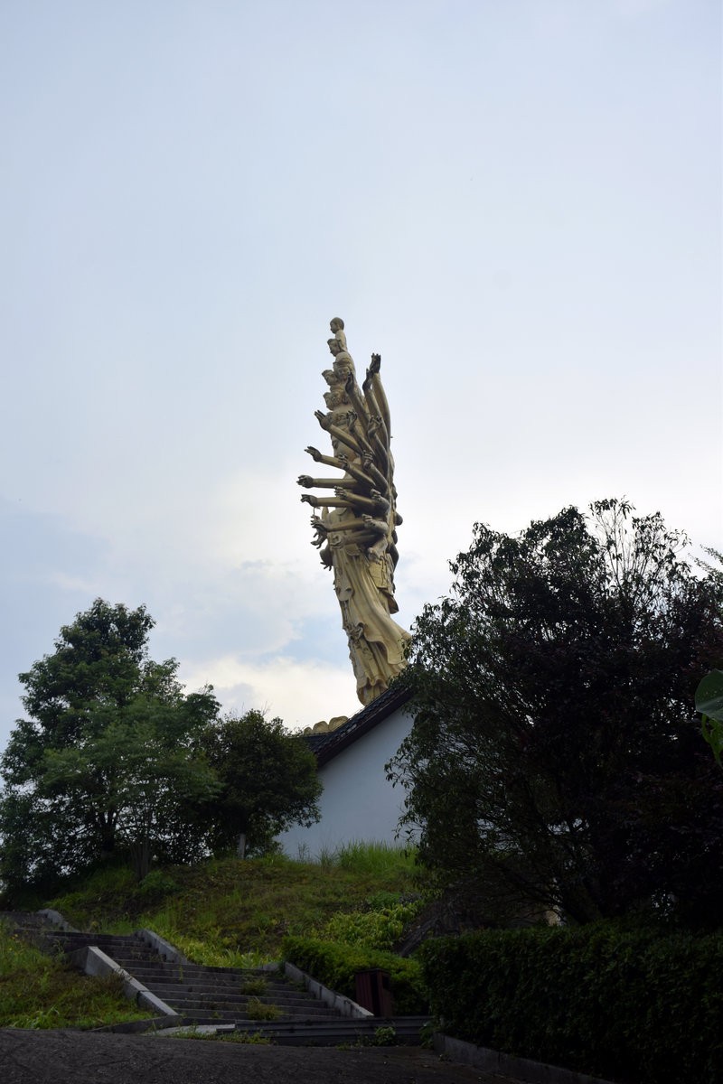 漫步星城 走街串巷（369）世界上最大的千手观音