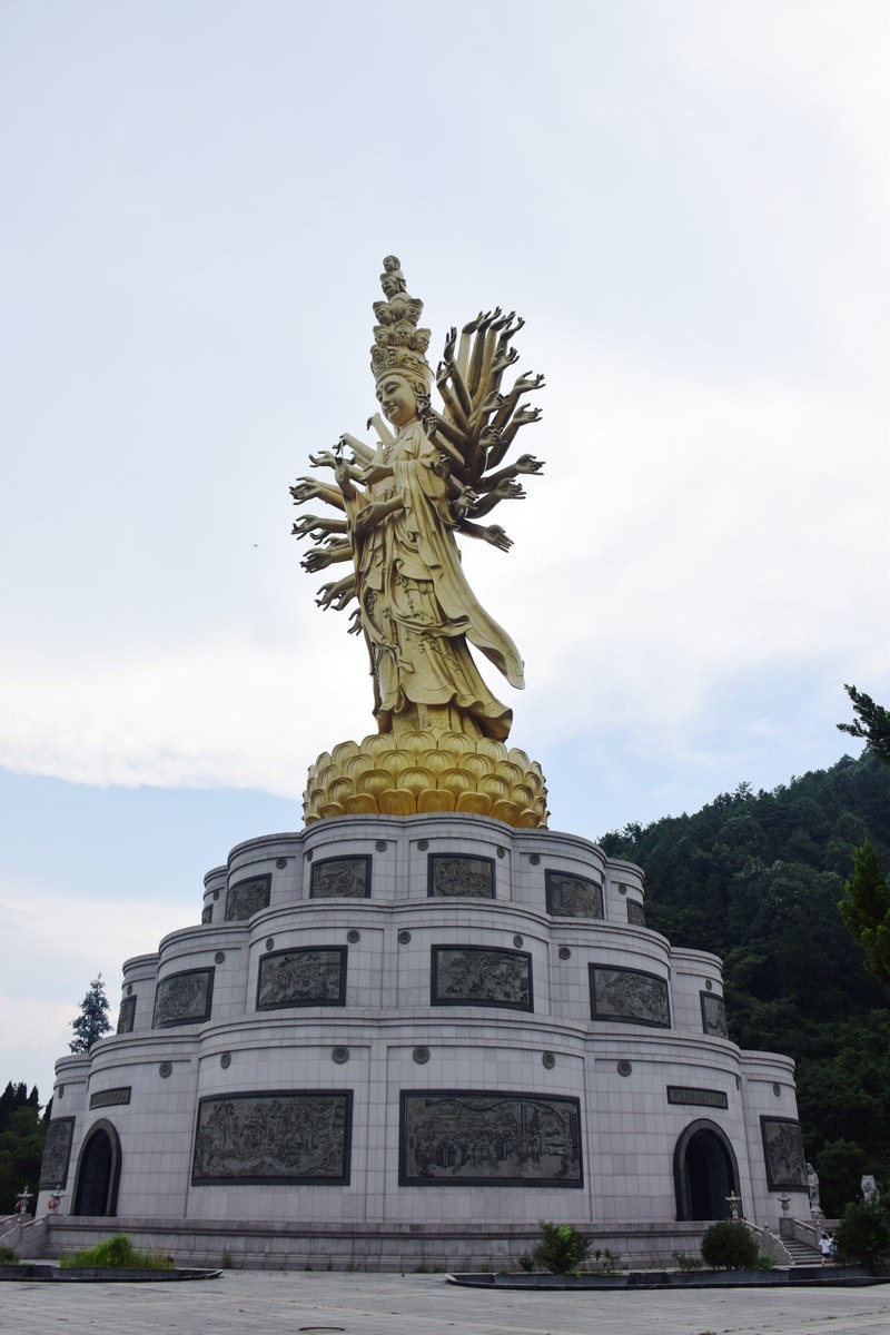 漫步星城 走街串巷（369）世界上最大的千手观音