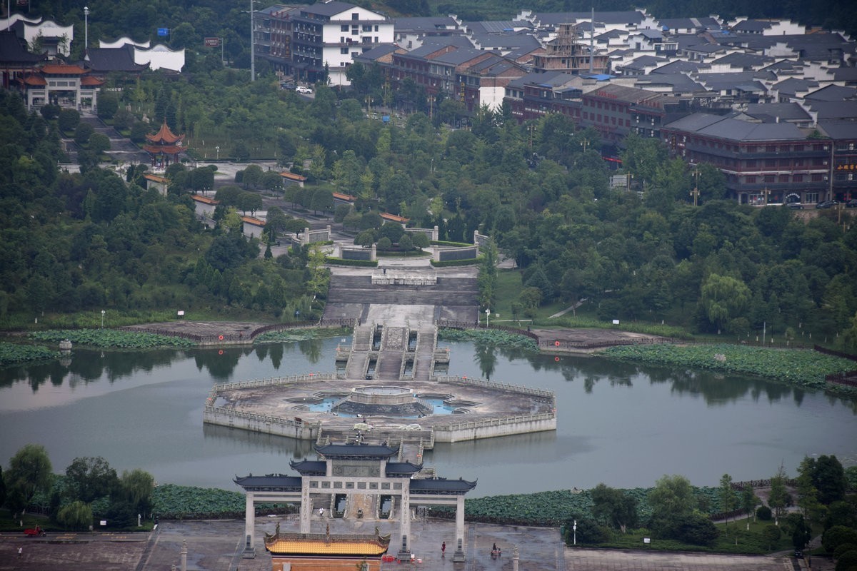 漫步星城 走街串巷（369）世界上最大的千手观音